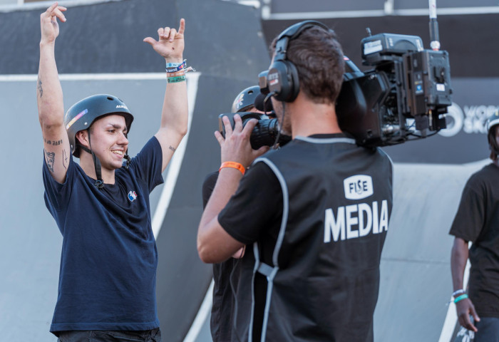 NICOLAS SERVY FISE TV TWITCH